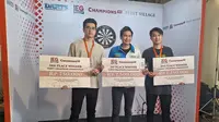 Para pemenang Darts Champions Tournament yang digelar di Pluit Village Mall, Minggu (17/12/2023). (Bola.com/IEG)