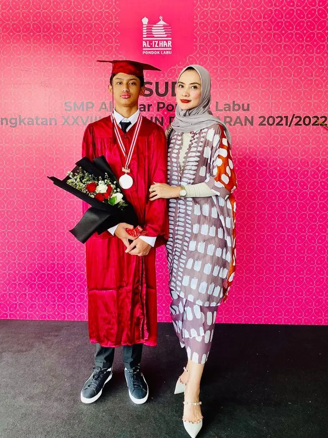 Sempat Putus Komunikasi 3 Tahun, Ini 6 Potret Dhofin Maula Anak Ibnu Jamil