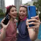 Samsung Galaxy A50 yang dilengkapi dengan fitur premium dengan desain layar Infinity-U Super AMOLED, Triple Camera,  dengan 3D Curved Edge Design dan baterai 4000 mAh | Samsung