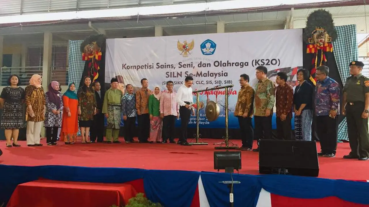 Acara yang dibuka secara resmi oleh Duta Besar RI untuk Malaysia Rusdi Kirana yang ditandai dengan pemukulan gong (KBRI Kuala Lumpur)