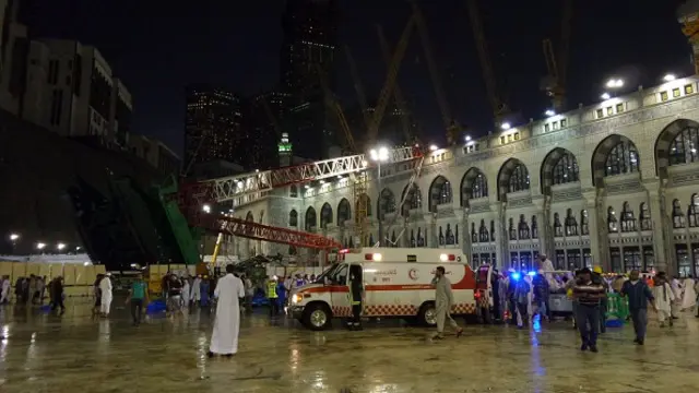  Setidaknya 34 calon haji Indonesia menjadi korban musibah crane jatuh di Masjidil Haram, ketika hujan lebat disertai angin kencang melanda kota Mekah, Jumat sore 11 September 2015.