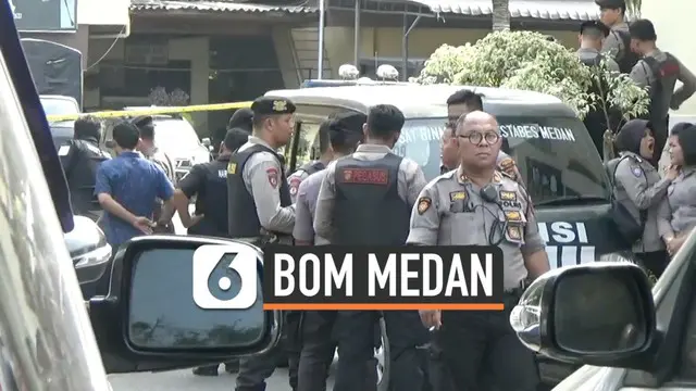 Tim Densus 88 melakukan olah TKP ledakan bom bunuh diri di Mapolrestabes Medan. Bom bunu diri ini menewaskam 1 orang yang merupakan pelaku dan melukai 6 orang.