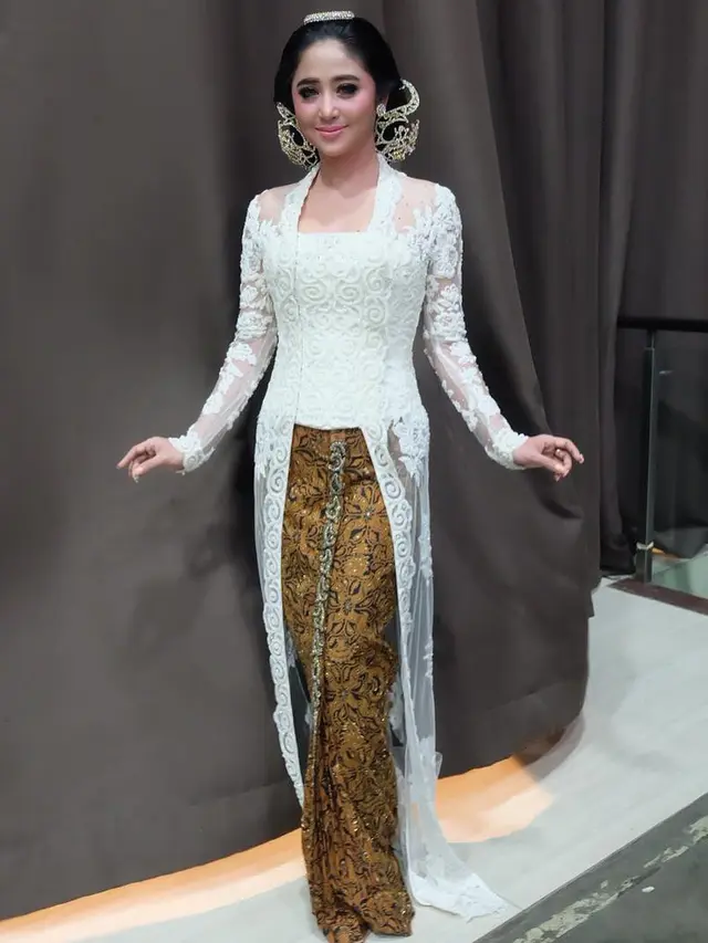 [Bintang] Dewi Perssik