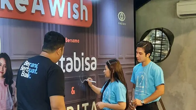Prilly Latuconsina menghadiri peluncuran kampanye Make A Wish bareng KitaBisa jelang perilisan film 12 Cerita Glen Anggara, di Jakarta, Senin (1/8/2022).