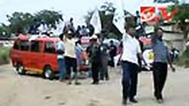 Sopir Angkot Blokade Terminal Pakupatan