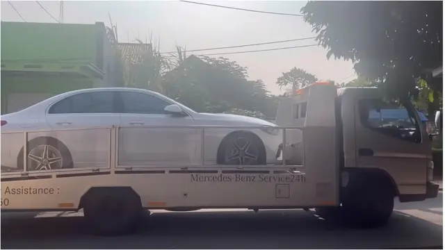 8 Momen Fadil Jaidi Beri Kejutan Mobil untuk Mama ini Banjir Pujian