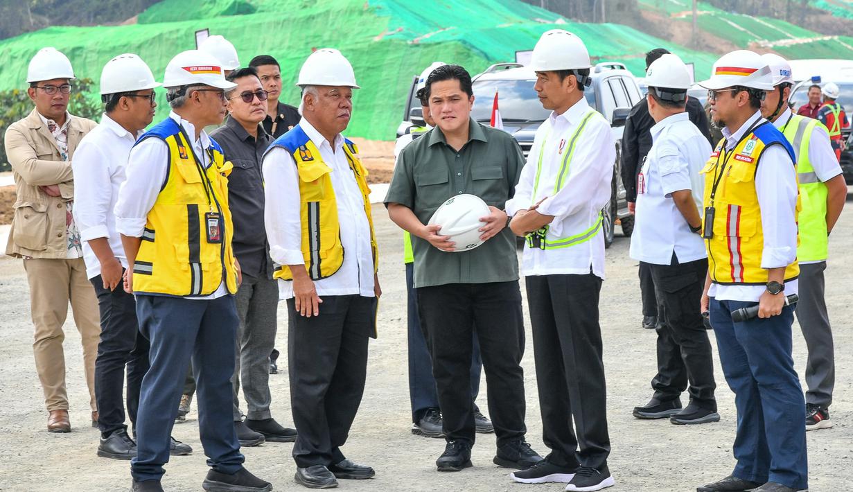 Selain infrastruktur jalan, pemerintah juga menyiapkan fasilitas dan sarana pendukungnya seperti tempat istirahat. Selain itu, pemerintah juga menyiapkan ribuan pohon untuk ditanami di sepanjang jalan tol tersebut. (Foto: Dok. Sekretariat Presiden)