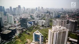 Pemandangan deretan gedung-gedung pencakar langit di Jakarta, Jumat (29/9). Pemerintah melalui Menteri Keuangan Sri Mulyani meyakinkan target pertumbuhan ekonomi tahun 2018 sebesar 5,4 persen tetap realistis. (Liputan6.com/Faizal Fanani)