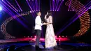 Bahkan di panggung spektakuler yang dihiasi dengan lampu LED Kinetik, penyanyi cantik Raisa secara eksklusif membawakan lagu terbarunya berjudul 'Kali Kedua'. (Adrian Putra/Bintang.com)