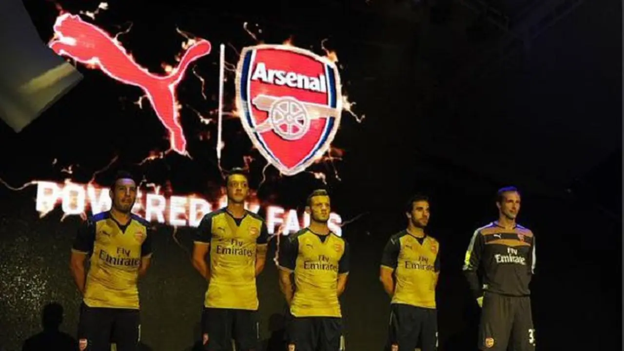 Jersey tandang Arsenal