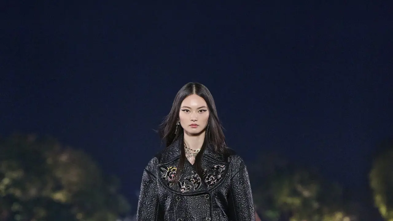 Chanel Persembahkan Koleksi Métiers d'Art 2024/25 di West Lake Hangzhou, Terinspirasi dari Coromandel Screen