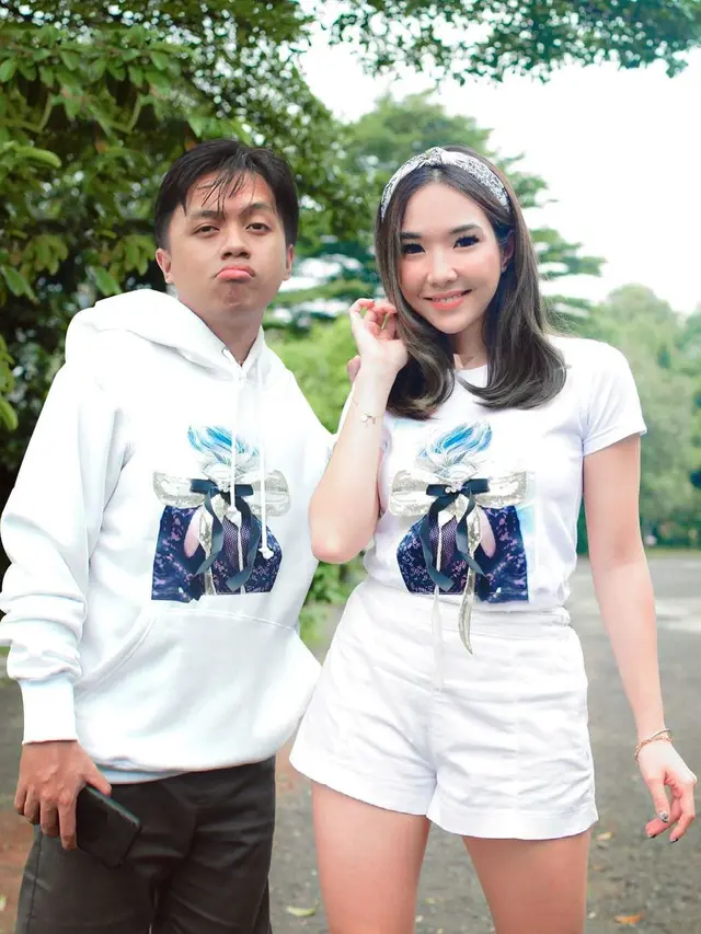 6 Editan Foto Pria Temani Seleb Jalan-Jalan Pagi Ini Halu Banget