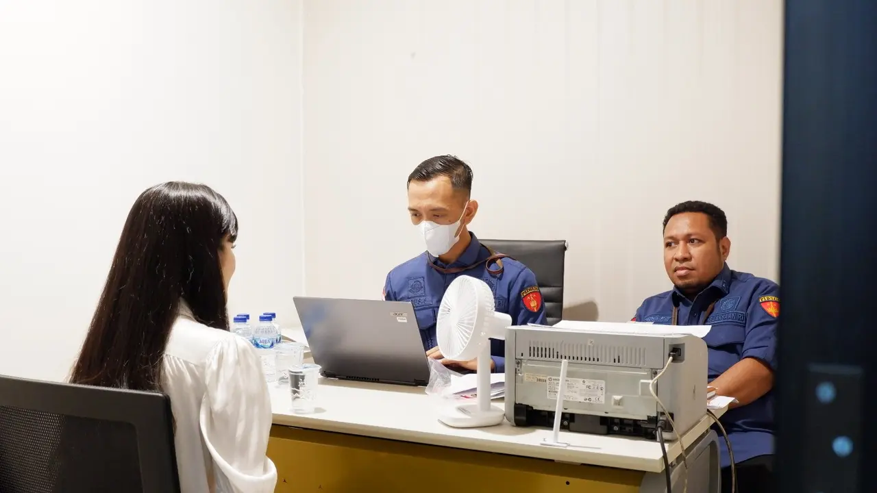 Kejaksaan Agung (Kejagung) telah memeriksa aktris Sandra Dewi terkait kasus korupsi timah yang menjerat suaminya, Harvey Moeis.