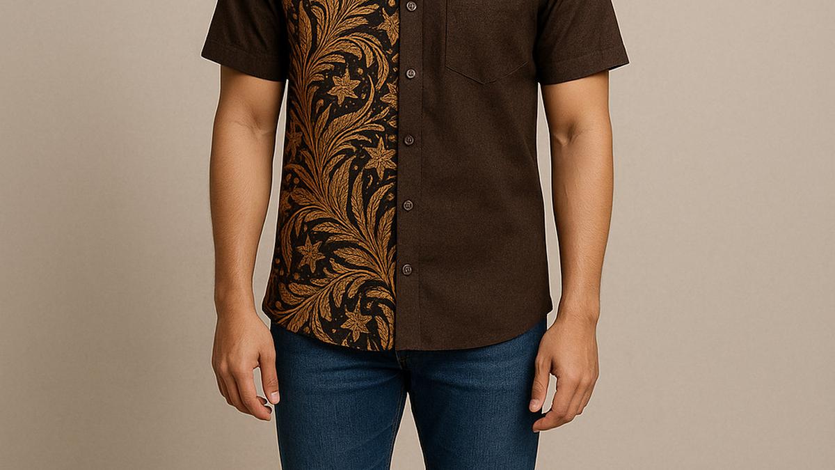 7 Model Kombinasi Batik dengan Jeans untuk Look Casual, Padu Padan Ini Bikin Tampan