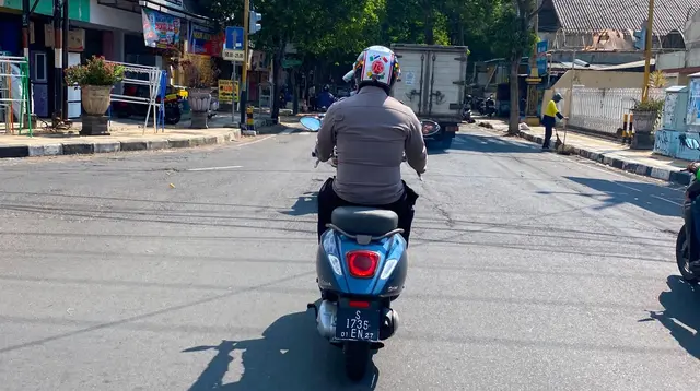 Kasus Polisi Merokok Sambil Berkendara, Plat Nomor Diselidiki