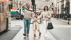 Gading Marten, Gisella Anastasia dan Gempita Nora Marteen diketahui tengah menikmati waktu liburan bersama di Eropa. Ketiga bahkan terlihat menggunakan busana senada saat berada di London, Inggris. (Liputan6.com/IG/@gadiiing)