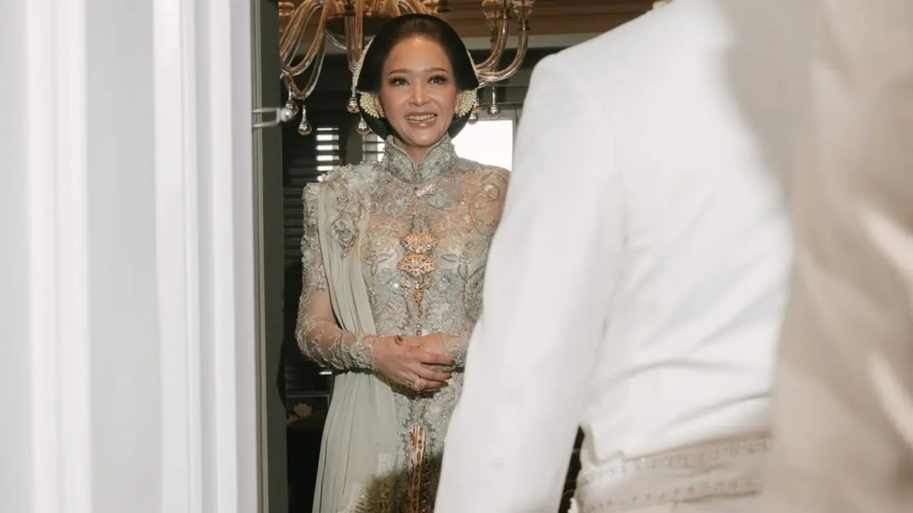 6 Potret Detail Kebaya Maia Estianty di Akad Nikah Al Ghazali, Anggun Memukau