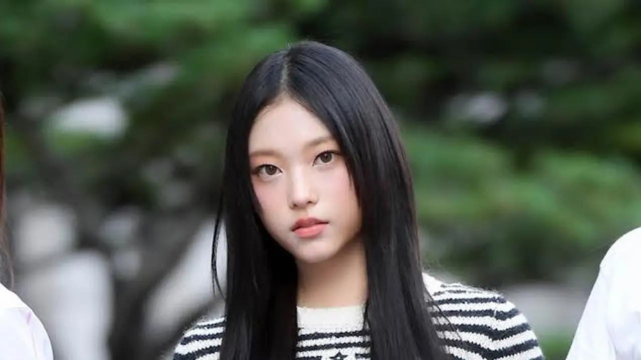Haerin NewJeans di Music Bank tampil mewah dengan outfit dari Dior