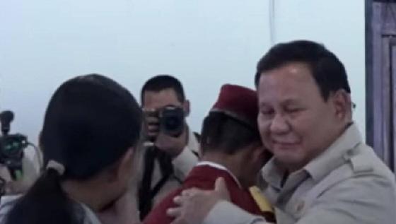 Bikin Haru Siswa Sekolah Rakyat Curhat Sering Diejek, Dipeluk Hangat Prabowo