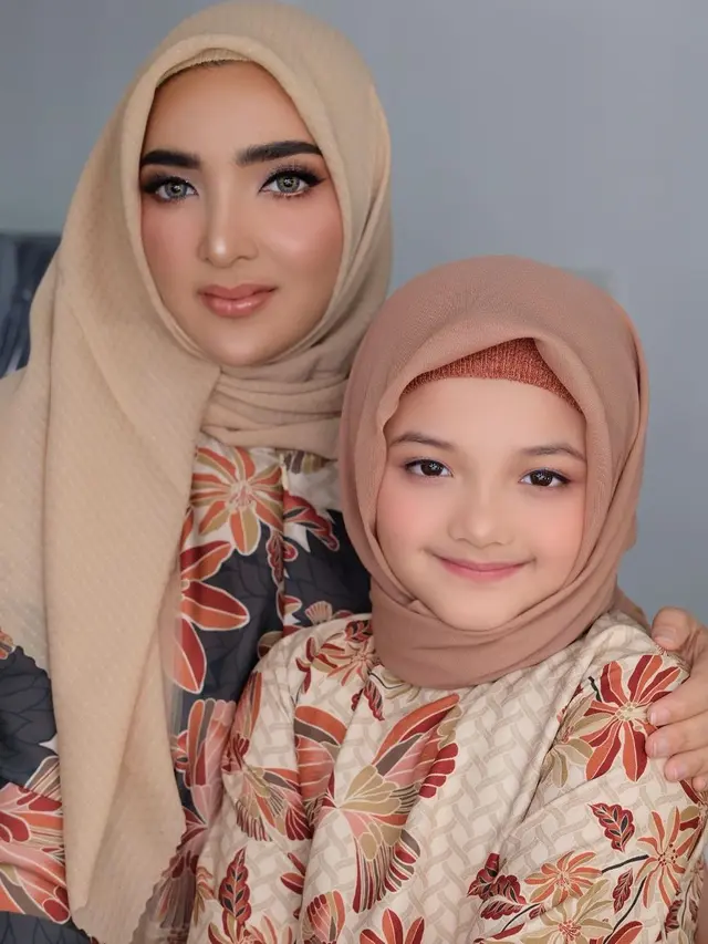 6 Gaya Ashanty dan Arsy saat Pakai Baju Kembar, Kompak Banget