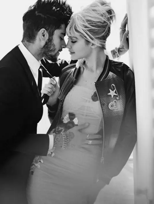 Hubungan kedua pasangan sejoli ini memang sedang dimabuk cinta. Zayn Malik rupanya tambah mantap dengan Gigi Hadid untuk melangkahkan hubungannya ke jenjang pertunangan. (viainstagram@zaynmalik/Bintang.com)