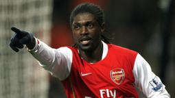 Emmanual Adebayor. Striker asal Togo yang memperkuat Arsenal selama 3,5 musim mulai pertengahan 1996/1997 ini menjelma menjadi striker menakutkan bersama The Gunners dan total bermain dalam 142 laga dengan mencetak 62 gol. Pada 2009 ia hijrah ke Manchester City. (Foto: AFP/Glyn Kirk)