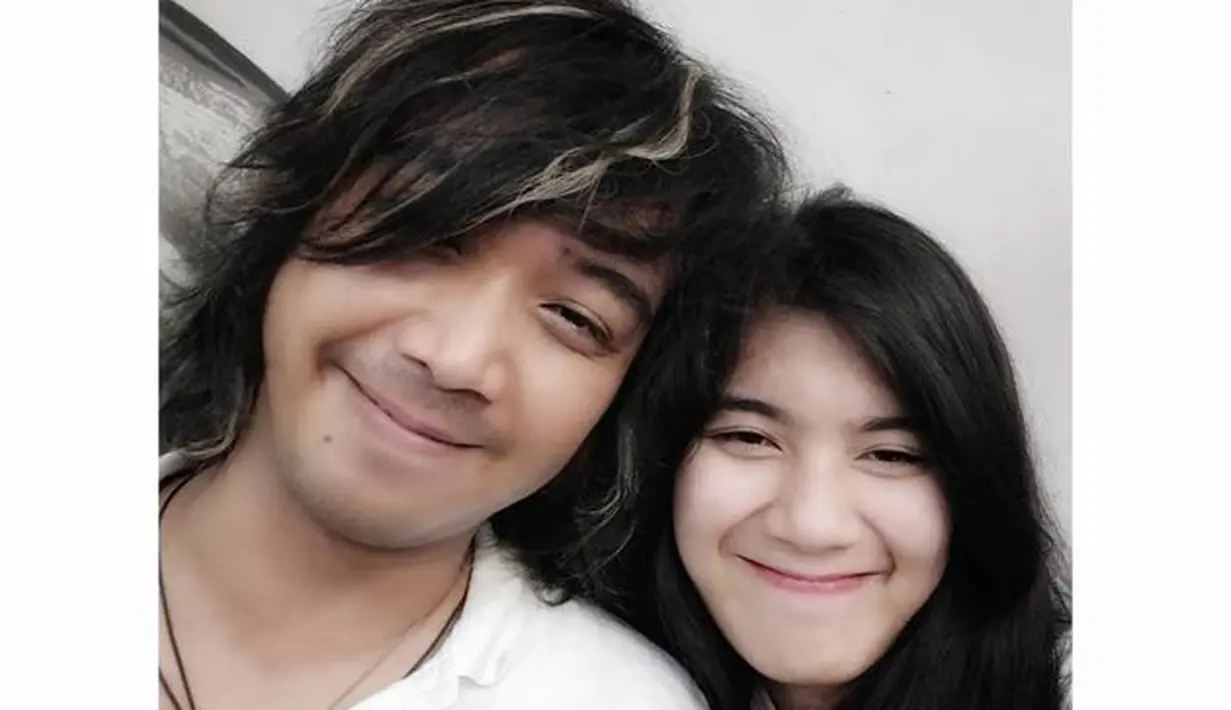 Baik Bojes maupun sang istri, keduanya pun tak jarang mengunggah momen kemesraan mereka berdua di media sosial. (instagram.com/bojes.official)