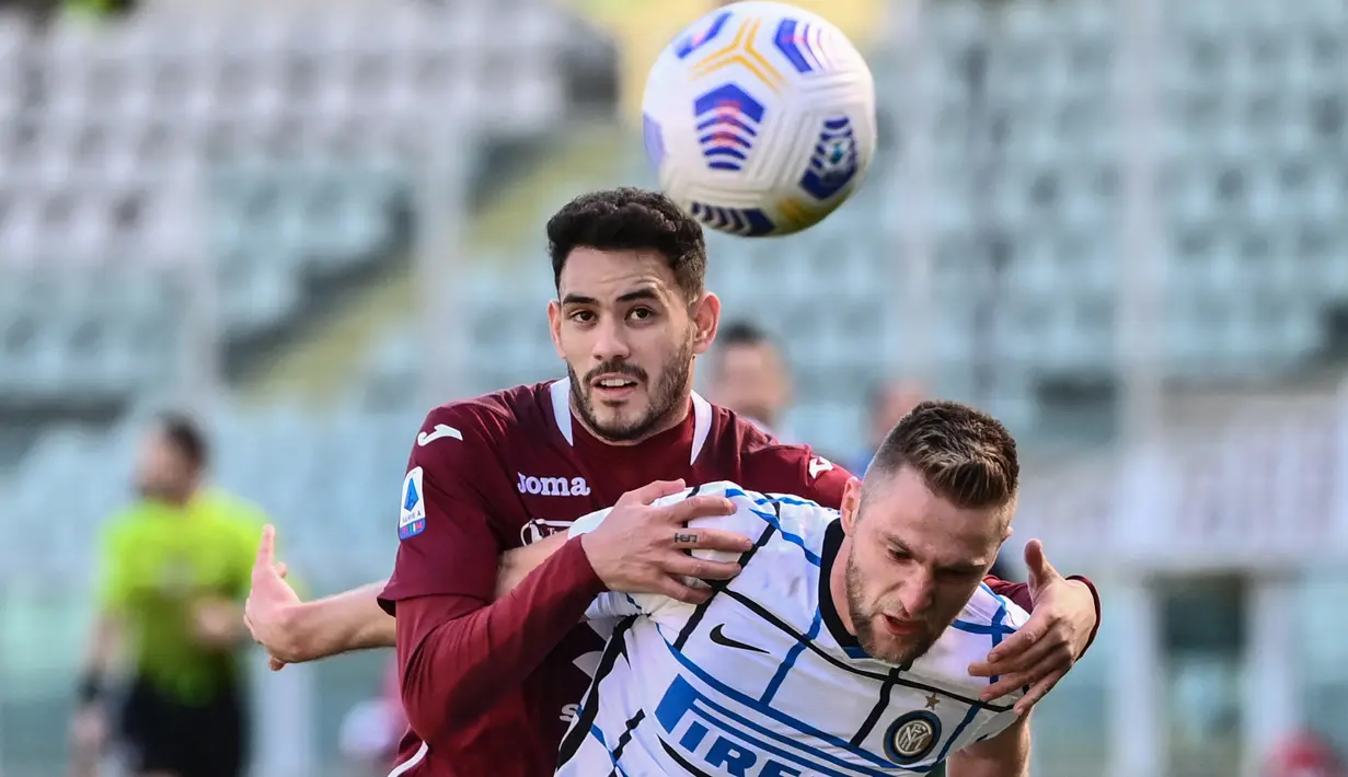 Sepanjang babak pertama benar-benar dikuasai oleh Inter Milan. Mereka hanya kurang gol saja di pertandingan tersebut untuk keluar sebagai pemenang, sebab Nerazzurri bermain selayaknya tim yang dominan. (Foto: AFP/Marco Bertorello)