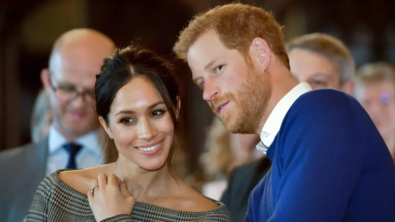 Pangeran Harry dan Meghan Markle dalam sebuah kunjungan sosial - AP