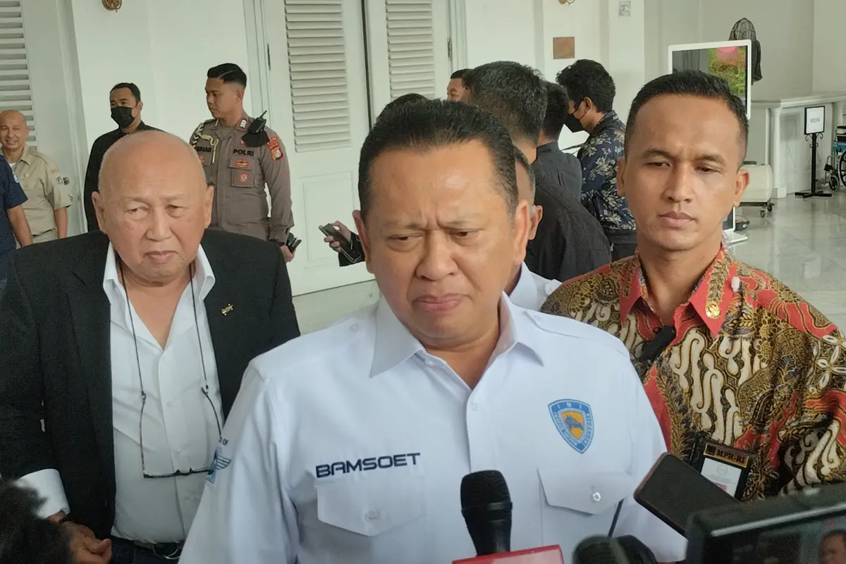 Ketua Ikatan Motor Indonesia (IMI) Pusat Bambang Soesatyo atau Bamsoet memastikan gelaran Formula E 2023 pada 3-4 Juni mendatang tak gunakan APBD DKI Jakarta.