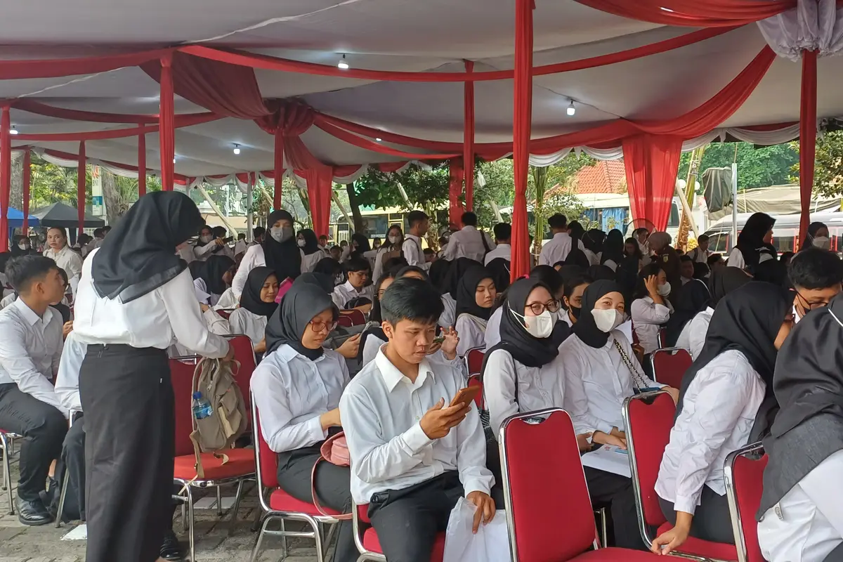 Badan Kepegawaian Negara (BKN) menggelar tes Seleksi Kompetensi Dasar (SKD) CPNS 2023 di Kantor Pusat BKN, Cililitan, Jakarta Timur, Kamis (9/11/2023). (Maulandy/Liputan6.com)
