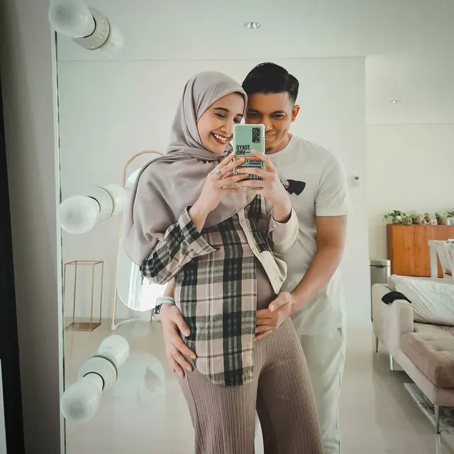 Jadi Suami Siaga, Ini Potret 7 Selebriti Pria Temani Sang Istri saat Hamil