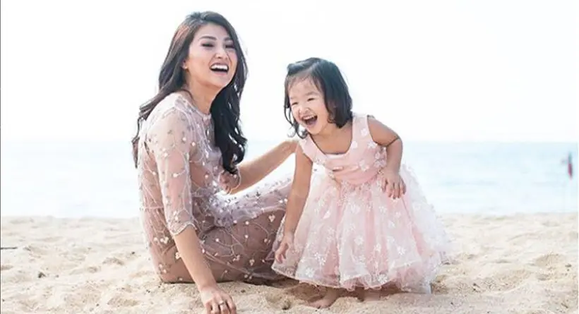 Sarwendah bersama putrinya, Thalia Putri Onsu. (Instagram)