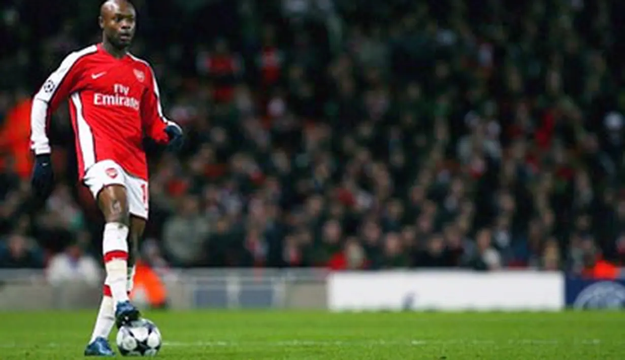Arsenal's William Gallas is pictured during the UEFA Champions league match between Arsenal and Dynamo Kiev at Emirates Stadium in London, on November 25, 2008. AFP PHOTO/Carl de Souza