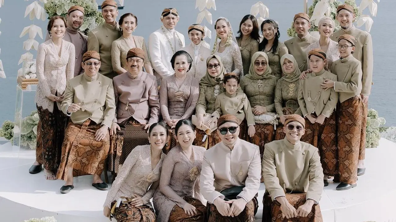 6 Potret BCL dan Tiko Bareng Keluarga Besar, Makin Lengkap karena The Sinclair
