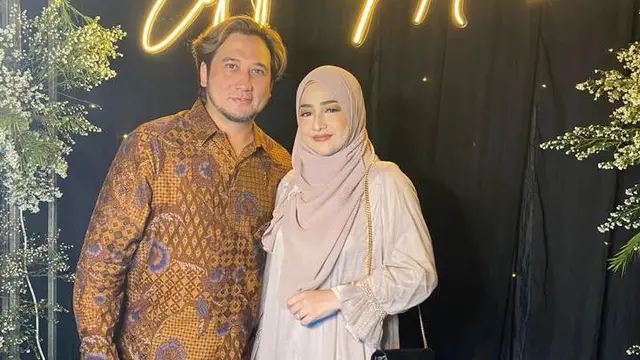 Potret mesra Tengku Firmansyah bersama sang istri, Cindy Fatika Sari (Sumber: Instagram/@tengku_firmansyah)