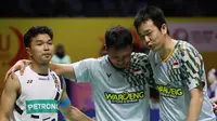 Ekspresi Ganda putra Indonesia, Mohammad Ahsan/Hendra Setiawan, setelah merampungkan laga terakhir di kancah bulutangkis dunia, yaitu pada 16 besar Indonesia Masters 2025, di Istora Senayan, Jakarta, Kamis (23/1/2025). The Daddies resmi pensiun dari kancah bulutangkis dunia. (Bola.com/Abdul Azis)