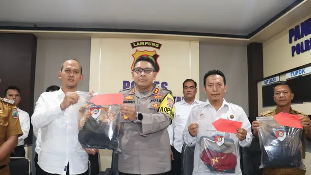 Kapolres Lampung Selatan, AKBP Yusriandi Yusrin saat jumpa pers penetapan dua tersangka perang sarung. Foto (Istimewa)