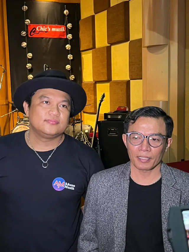 [Fimela] Posan Tobing dan Bona Eriel