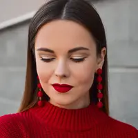 Ilustrasi makeup - Lipstik merah (unsplash.com/Tamara Bellis)