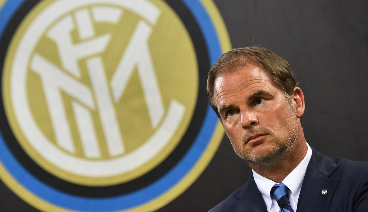 4. Karier kepelatihan Franck de Boer melejit saat menukangi Ajax Amsterdam dengan meraih empat gelar Eredivisie. Kini mantan pemain Barcelona musim 1999-2003 itu sedang menganggur setelah dipecat Inter Milan pada tahun lalu. (AFP/Giuseppe Cacace)