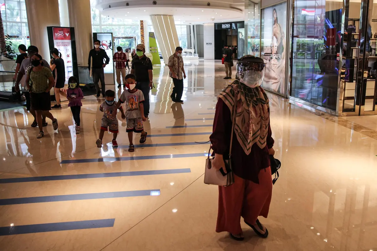 Protokol Kesehatan di Hari Pertama Pembukaan Mal Jakarta