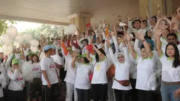 Keceriaan para peserta fun walk 2015 Autism is not a joke di balai kota, Jakarta, Minggu (29/3/2015). acara ini dalam rangka memperingati hari autisme sedunia yang jatuh tanggal 2 april setiap tahunnya. (Liputan6.com/Herman Zakharia)