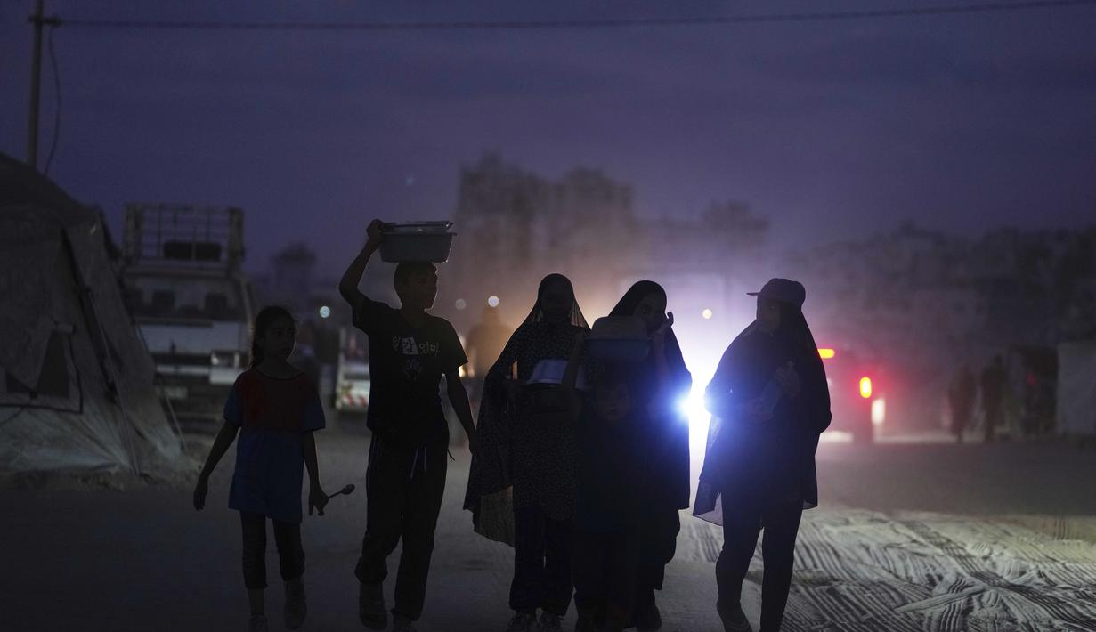 Sumber-sumber medis mengatakan pada Senin (1/9/2025), sejak dimulainya agresi Israel pada 7 Oktober 2023, jumlah korban tewas di Jalur Gaza meningkat menjadi 63.557 orang, mayoritas di antaranya adalah anak-anak dan perempuan. Sementara, 160.660 lainnya terluka. (AP Photo/Jehad Alshrafi)