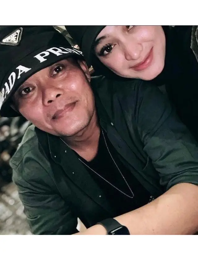 6 Potret Romantis Sule kepada Santyka Fauziah, Kirim Buket Bunga Besar ke Kantornya