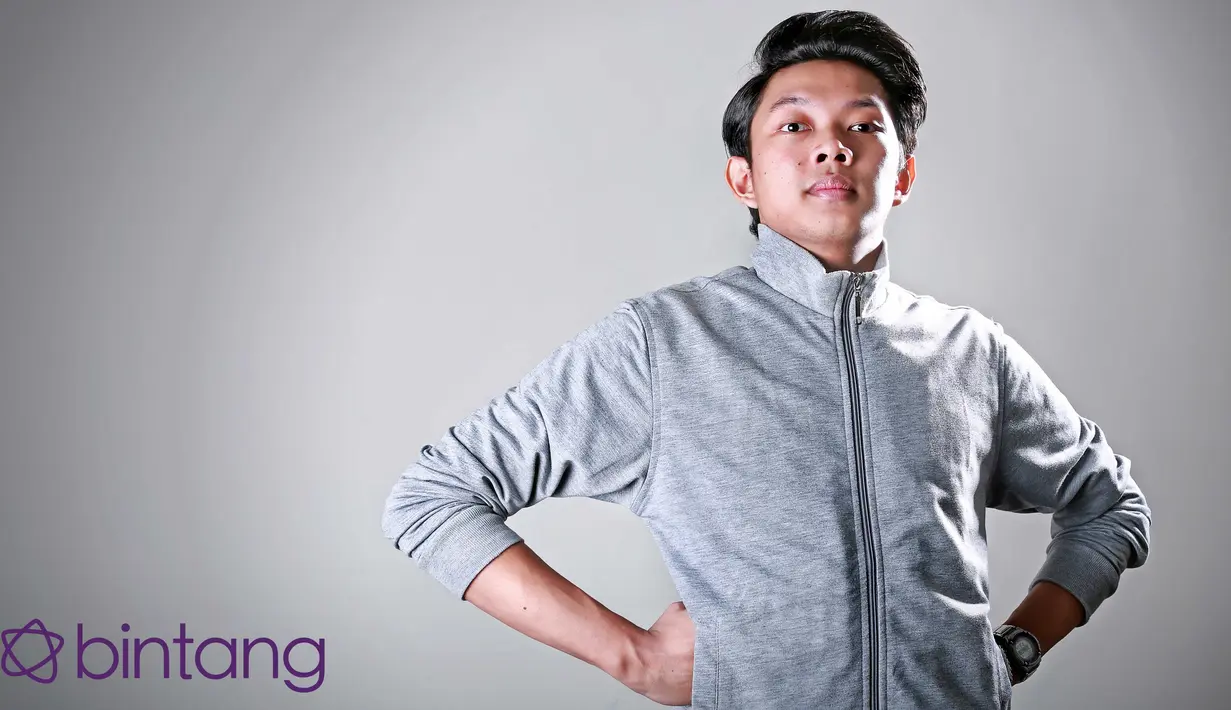 “Animasi disini masih dianggap remeh. Sedih ya. Nggak ada patnernya. Saya punya teman yang punya studio yang membuat karya animasi. Tapi tutup karena kehabisan modal.” ungkap pria kelahiran Malang, 13 November 1993 ini. (Febio Hernanto/Bintang.com)