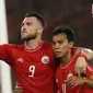 Pemain Persija, Marko Simic dan Novri Setiawan merayakan gol ke gawang Johor Darul Takzim pada lanjutan penyisihan Grup H Piala Asia 2018 di Stadion GBK, Jakarta, Selasa (10/4). Babak pertama Persija unggul 3-0. (Liputan6.com/Helmi Fithriansyah)