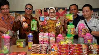 BPOM saat menggerebek pabrik makanan ringan atau jajanan anak di kawasan Tangerang, Banten. (Liputan6.com/Gempr M Surya)