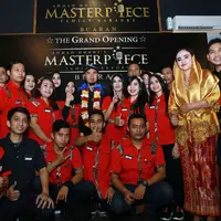 Ahmad Dhani termasuk musisi yang sukses dalam berbisnis. Selain label Republik Cinta Manajemen yang dia bangun, sudah 21 cabang rumah karaoke yang dirintis Dhani. (Deki Prayoga/Bintang.com)