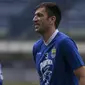 Bek Persib, Vladimir Vujovic, saat latihan di Stadion GBLA, Jawa Barat, Kamis (20/7/2017). Persib bersiap menghadapi Persija pada laga Liga 1. (Bola.com/Vitalis Yogi Trisna)